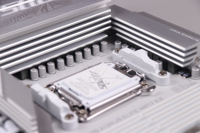 稳带9950X，智能超频很省心，技嘉X870冰雕强堆料主板实测