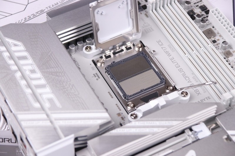 稳带9950X，智能超频很省心，技嘉X870冰雕强堆料主板实测