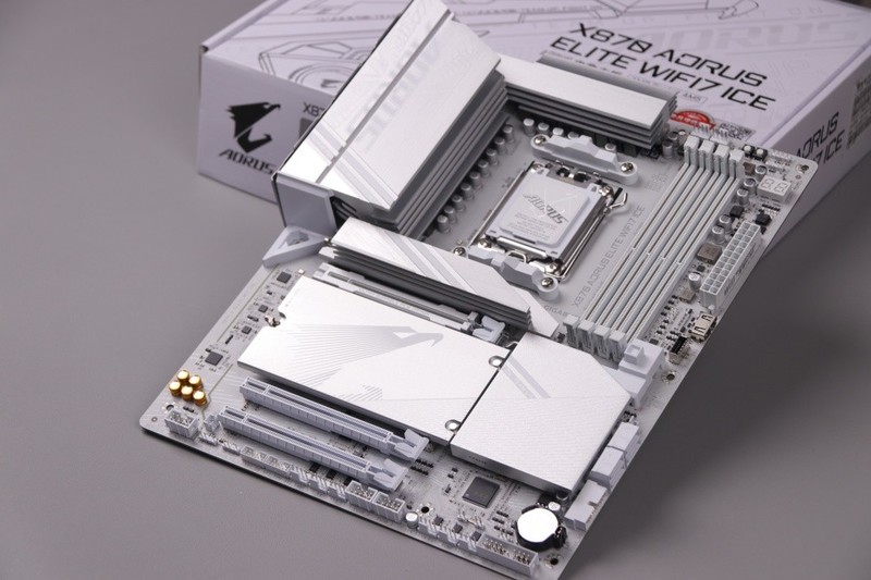 稳带9950X，智能超频很省心，技嘉X870冰雕强堆料主板实测