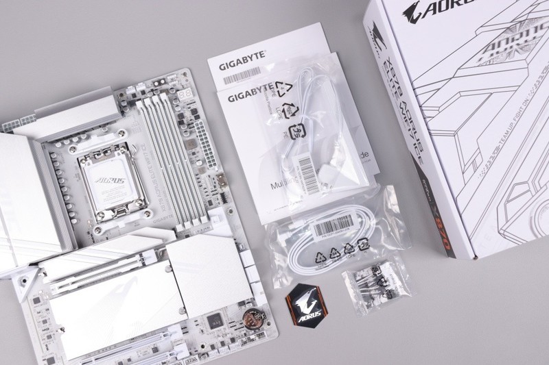 稳带9950X，智能超频很省心，技嘉X870冰雕强堆料主板实测