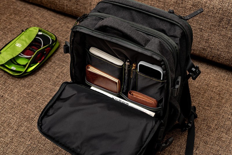 纠结许久最终下手，INCASE EO Travel Backpack：这个背包太能装了
