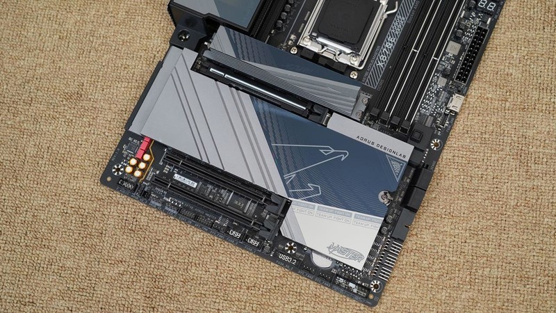 新一代游戏之王？AMD 锐龙7 9800X3D、Intel i9 14900K对比评测