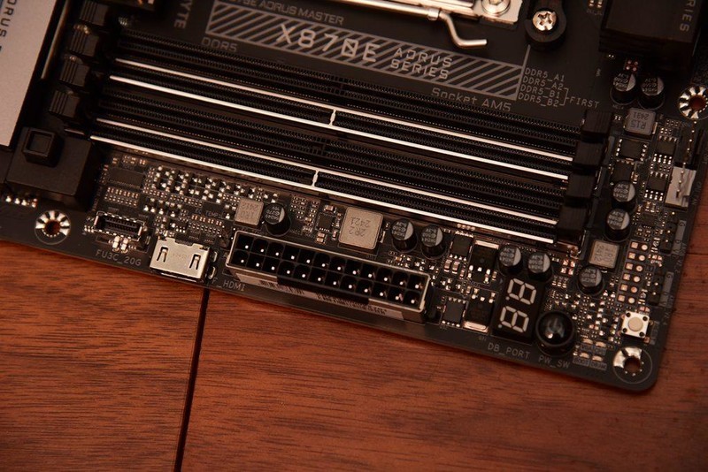 神预言应验！最强游戏CPU出现！Ryzen 7 9800X3D实战各路游戏大作！