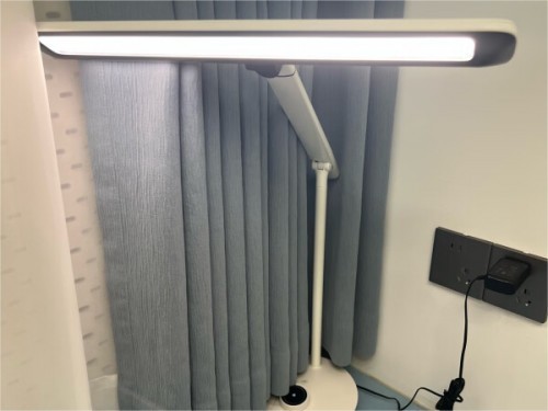 儿童用白炽灯和护眼灯哪个好些？如何避开市面的“假”护眼台灯