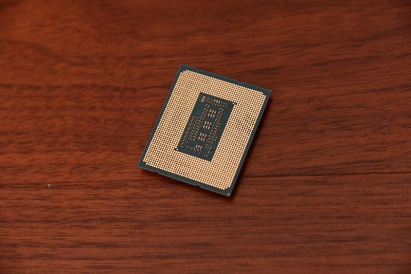 来自服务器血统的游戏主板—美超微C9Z790-CGW，打游戏怎么样？