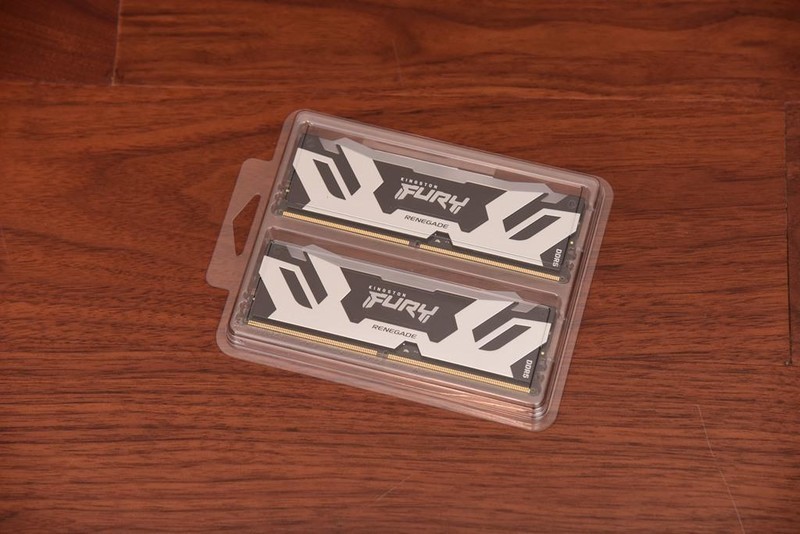 来自服务器血统的游戏主板—美超微C9Z790-CGW，打游戏怎么样？