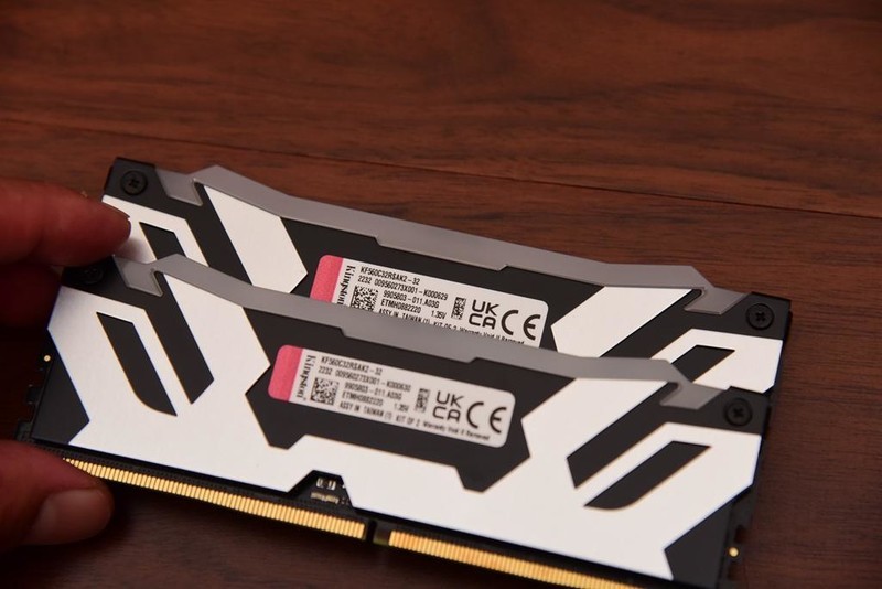 来自服务器血统的游戏主板—美超微C9Z790-CGW，打游戏怎么样？