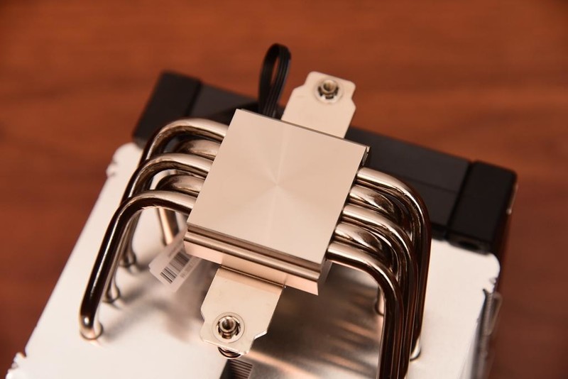 来自服务器血统的游戏主板—美超微C9Z790-CGW，打游戏怎么样？