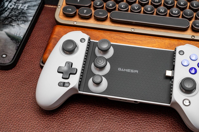 iPhone和安卓都能用，百款NS游戏随便玩，盖世小鸡G8射手座游戏手柄体验