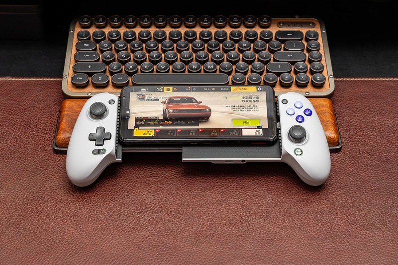 iPhone和安卓都能用，百款NS游戏随便玩，盖世小鸡G8射手座游戏手柄体验