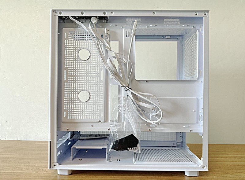 物美价廉，元气满满，钢影 透S限定版可能是你找的那款机箱