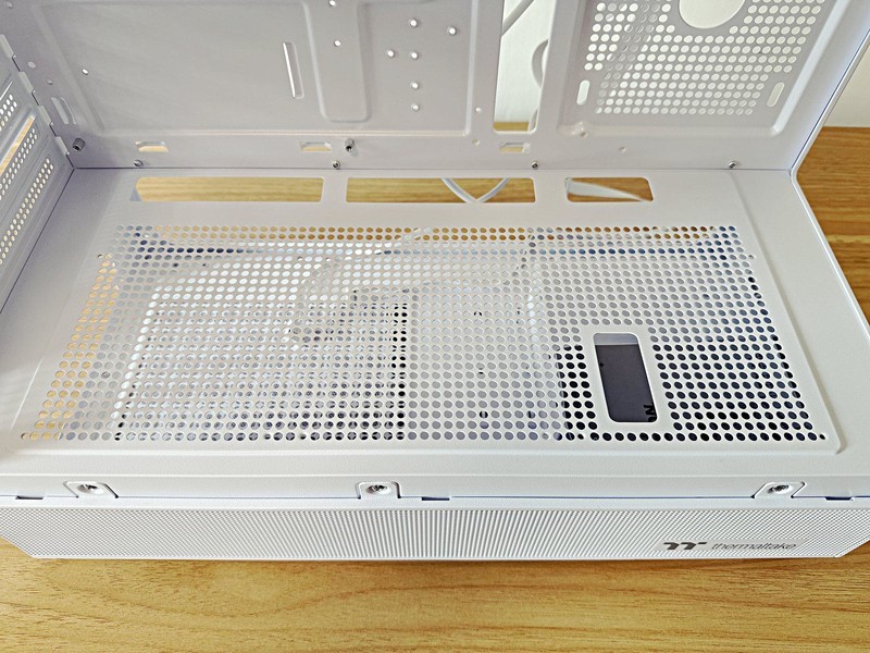 物美价廉，元气满满，钢影 透S限定版可能是你找的那款机箱