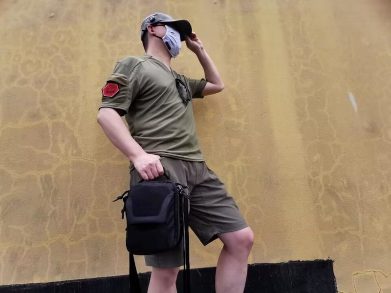 S疯了的单导又推出亨利小V领polo衫，凭啥又把大伙当“韭菜”收割