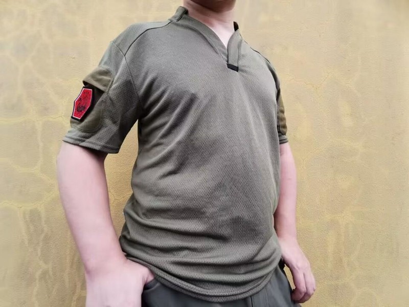 S疯了的单导又推出亨利小V领polo衫，凭啥又把大伙当“韭菜”收割