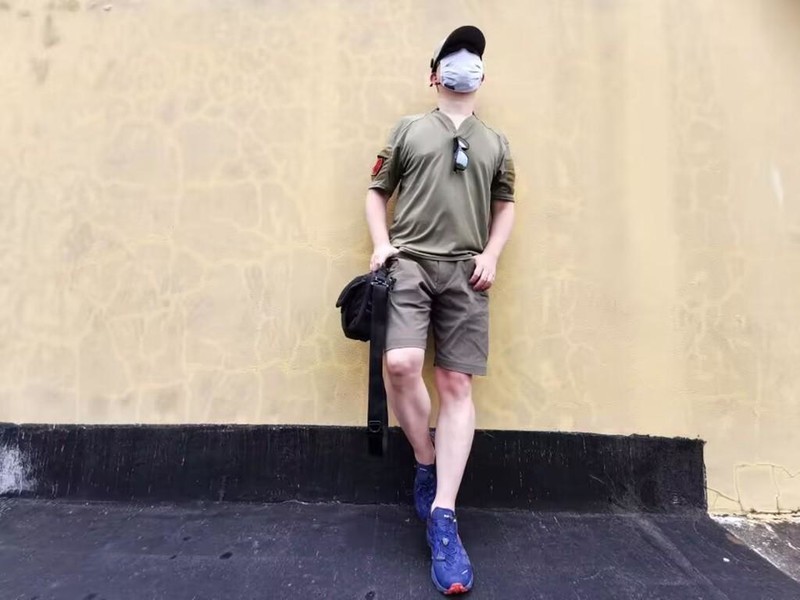 S疯了的单导又推出亨利小V领polo衫，凭啥又把大伙当“韭菜”收割