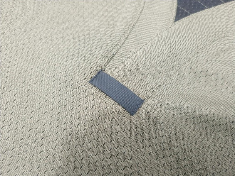 S疯了的单导又推出亨利小V领polo衫，凭啥又把大伙当“韭菜”收割