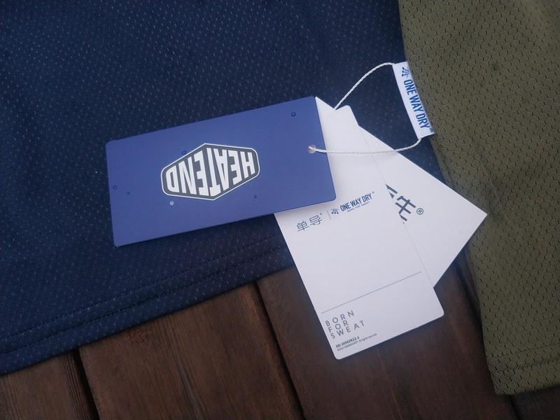 S疯了的单导又推出亨利小V领polo衫，凭啥又把大伙当“韭菜”收割