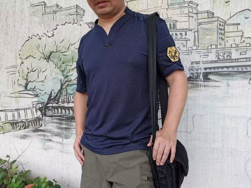 S疯了的单导又推出亨利小V领polo衫，凭啥又把大伙当“韭菜”收割