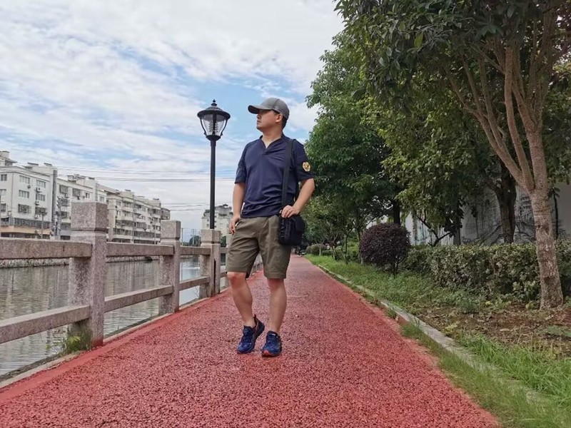 S疯了的单导又推出亨利小V领polo衫，凭啥又把大伙当“韭菜”收割