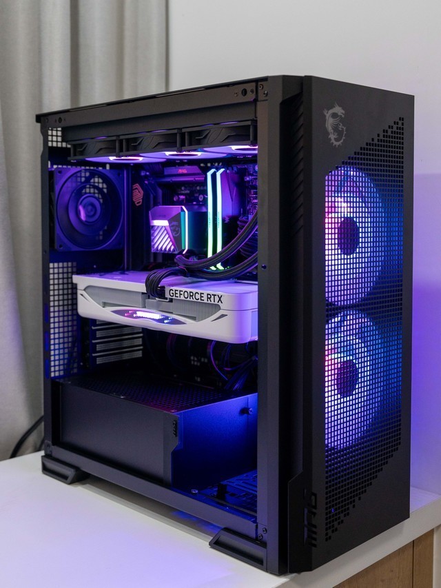 16CM双螺旋风扇加持，微星MPG VELOX 300R AIRFLOW PZ刀锋机箱晒单