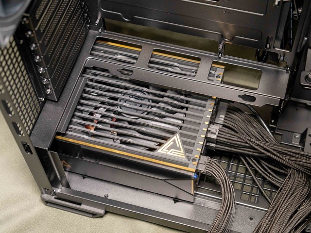 16CM双螺旋风扇加持，微星MPG VELOX 300R AIRFLOW PZ刀锋机箱晒单