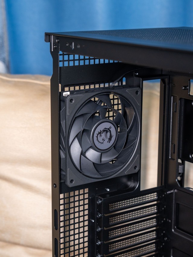 16CM双螺旋风扇加持，微星MPG VELOX 300R AIRFLOW PZ刀锋机箱晒单