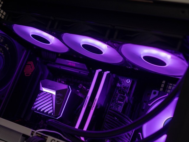 16CM双螺旋风扇加持，微星MPG VELOX 300R AIRFLOW PZ刀锋机箱晒单