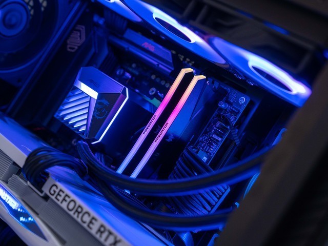 16CM双螺旋风扇加持，微星MPG VELOX 300R AIRFLOW PZ刀锋机箱晒单