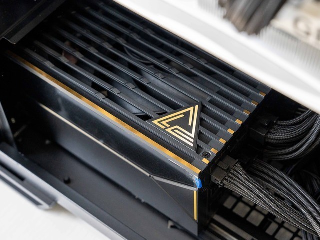 16CM双螺旋风扇加持，微星MPG VELOX 300R AIRFLOW PZ刀锋机箱晒单