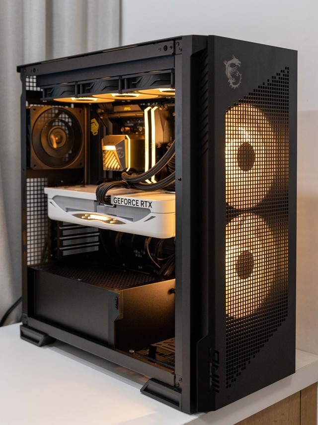 16CM双螺旋风扇加持，微星MPG VELOX 300R AIRFLOW PZ刀锋机箱晒单