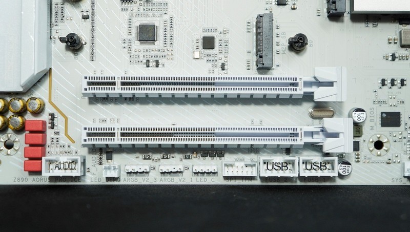 比性能模式提升多大？技嘉Z890 AORUS PRO ICE英特尔IPO套装实测