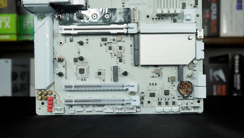 比性能模式提升多大？技嘉Z890 AORUS PRO ICE英特尔IPO套装实测