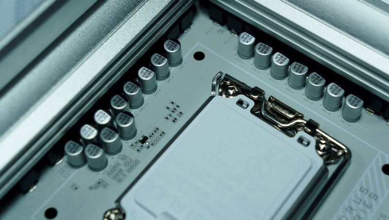 比性能模式提升多大？技嘉Z890 AORUS PRO ICE英特尔IPO套装实测