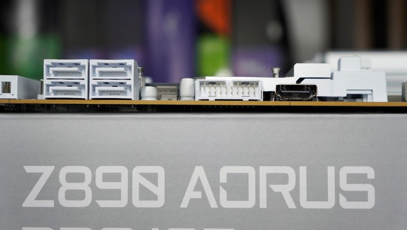 比性能模式提升多大？技嘉Z890 AORUS PRO ICE英特尔IPO套装实测