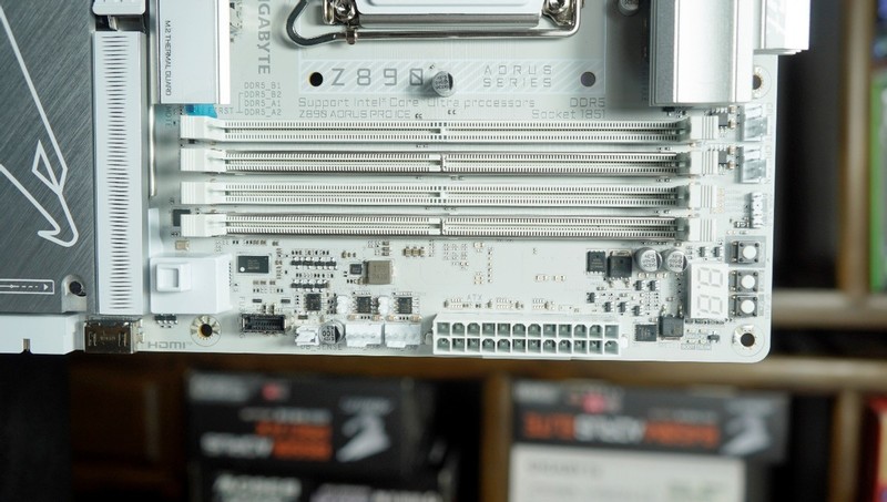 比性能模式提升多大？技嘉Z890 AORUS PRO ICE英特尔IPO套装实测