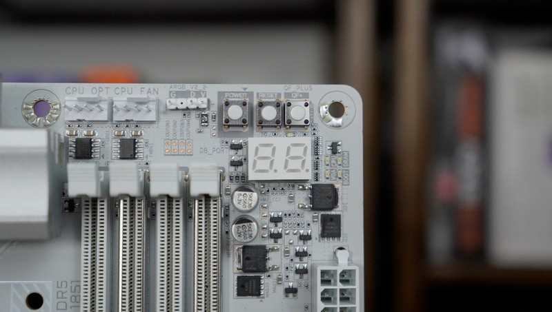 比性能模式提升多大？技嘉Z890 AORUS PRO ICE英特尔IPO套装实测