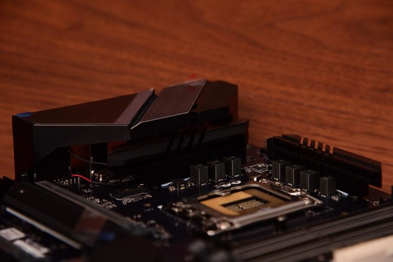 来自服务器血统的游戏主板—美超微C9Z790-CGW，打游戏怎么样？