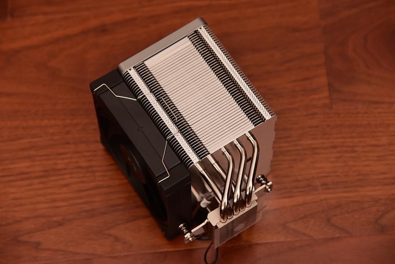 来自服务器血统的游戏主板—美超微C9Z790-CGW，打游戏怎么样？