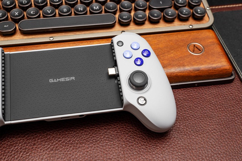 iPhone和安卓都能用，百款NS游戏随便玩，盖世小鸡G8射手座游戏手柄体验