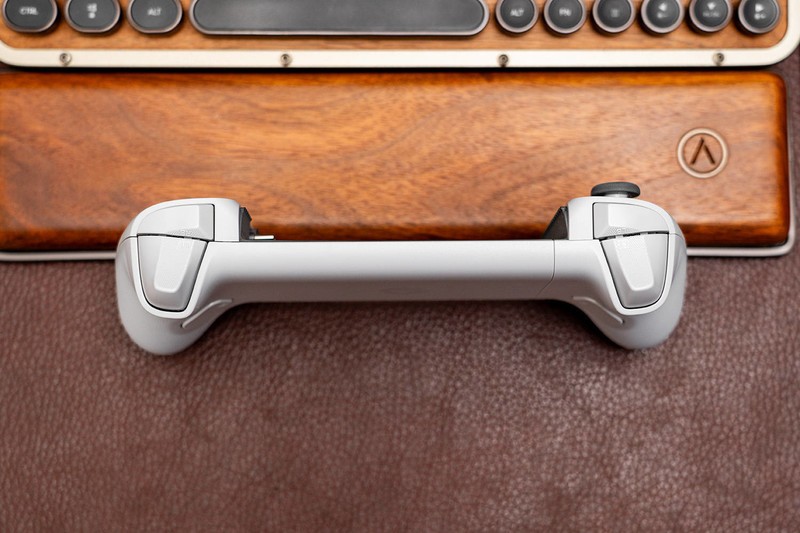 iPhone和安卓都能用，百款NS游戏随便玩，盖世小鸡G8射手座游戏手柄体验