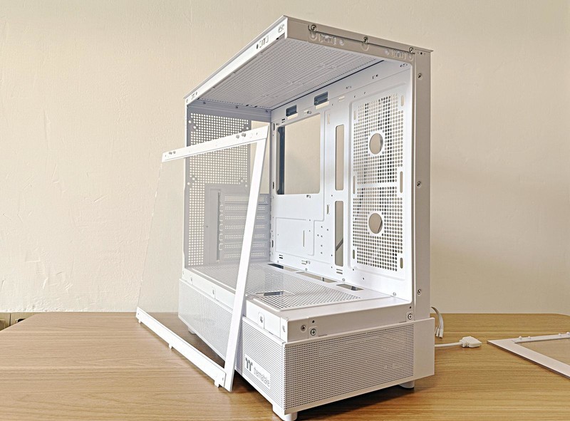 物美价廉，元气满满，钢影 透S限定版可能是你找的那款机箱