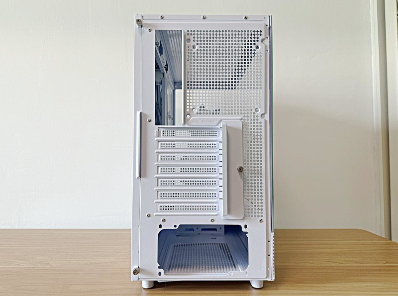 物美价廉，元气满满，钢影 透S限定版可能是你找的那款机箱