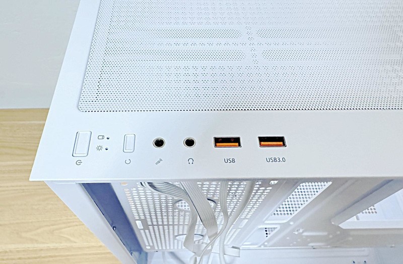 物美价廉，元气满满，钢影 透S限定版可能是你找的那款机箱