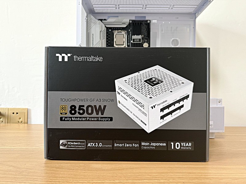 物美价廉，元气满满，钢影 透S限定版可能是你找的那款机箱