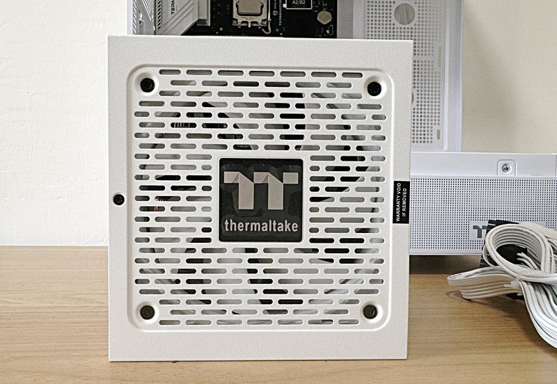 物美价廉，元气满满，钢影 透S限定版可能是你找的那款机箱