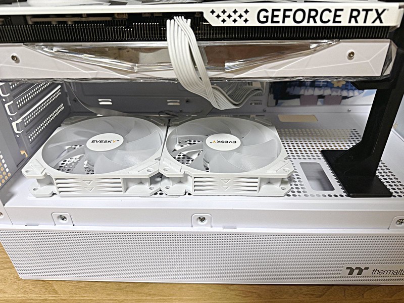 物美价廉，元气满满，钢影 透S限定版可能是你找的那款机箱