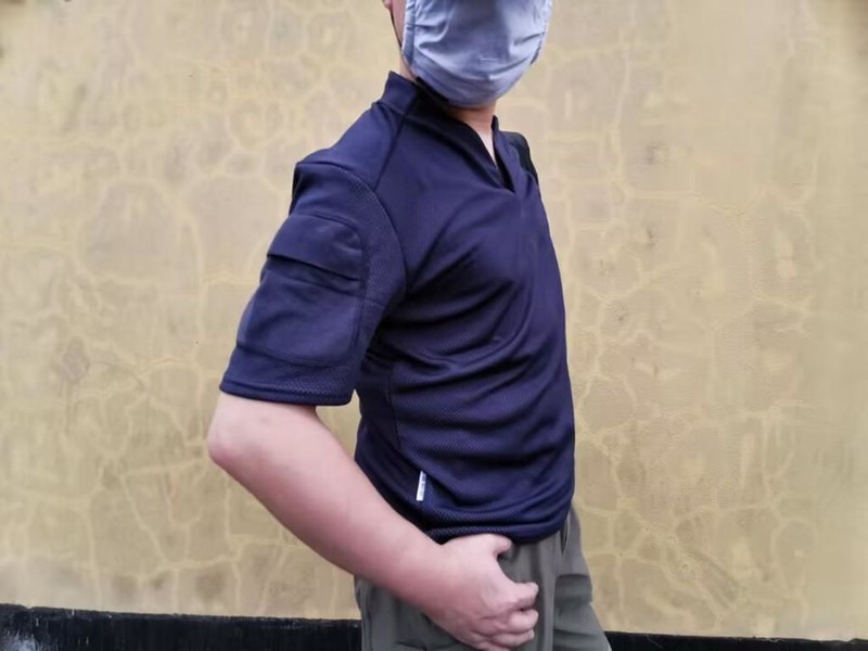 S疯了的单导又推出亨利小V领polo衫，凭啥又把大伙当“韭菜”收割