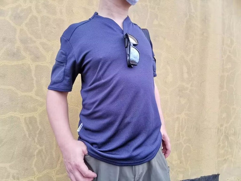 S疯了的单导又推出亨利小V领polo衫，凭啥又把大伙当“韭菜”收割