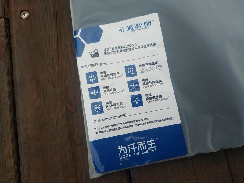 S疯了的单导又推出亨利小V领polo衫，凭啥又把大伙当“韭菜”收割