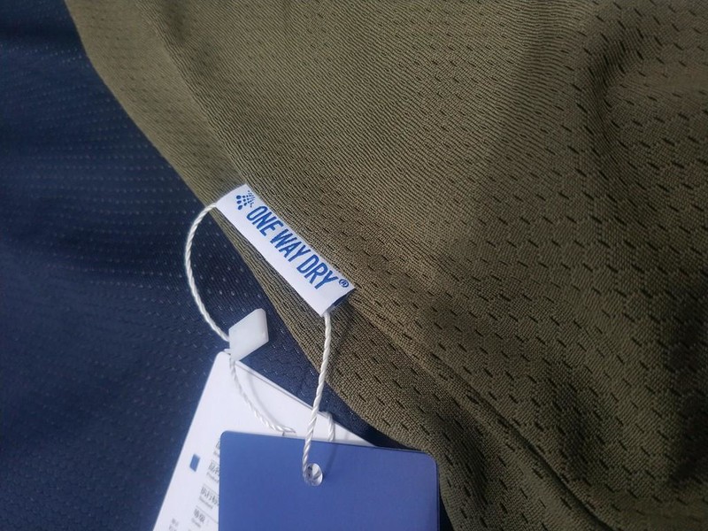 S疯了的单导又推出亨利小V领polo衫，凭啥又把大伙当“韭菜”收割